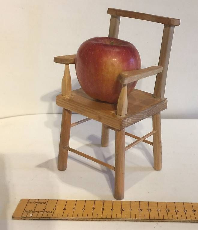 Spielzeuge: 3 Puppenstühle / 3 chaises de poupée – Gebraucht aus Sonceboz-Sombeval von Decolove 4
