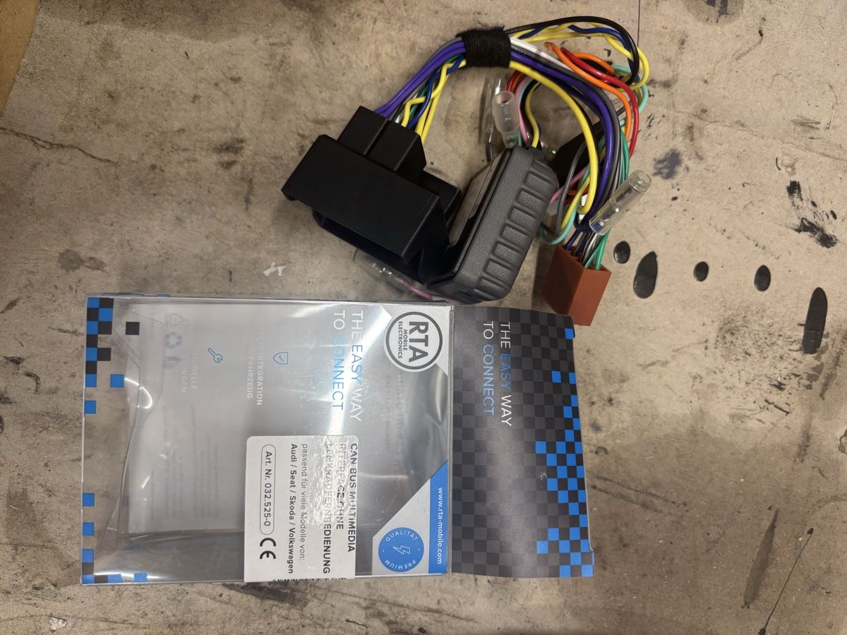 Radio: Blende und Adapter Radio VW T5 – Nuovo (secondo la descrizione) da Luterbach venduto da Beetle20 1