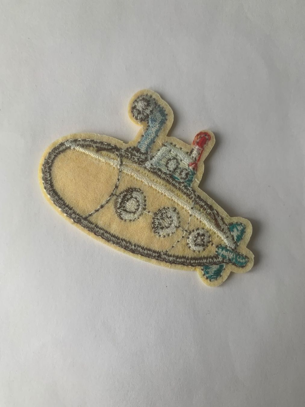 Toppe: Yellow Submarine Patch Badge, Bügelbild – Nuovo e nell'imballaggio originale da Ostermundigen venduto da Mcone 2