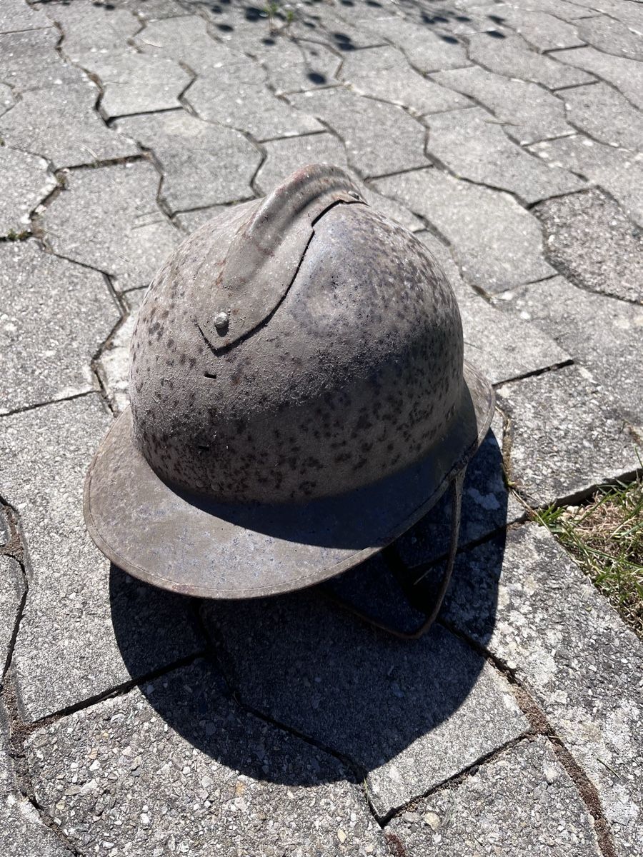 Uniformen & Effekten: Armee Militärhelm alt ev Adrian modell 1915 – Gebraucht aus Rapperswil BE von blackwaterswiss