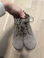 Wildleder Stiefeletten mit vollem Absatz
