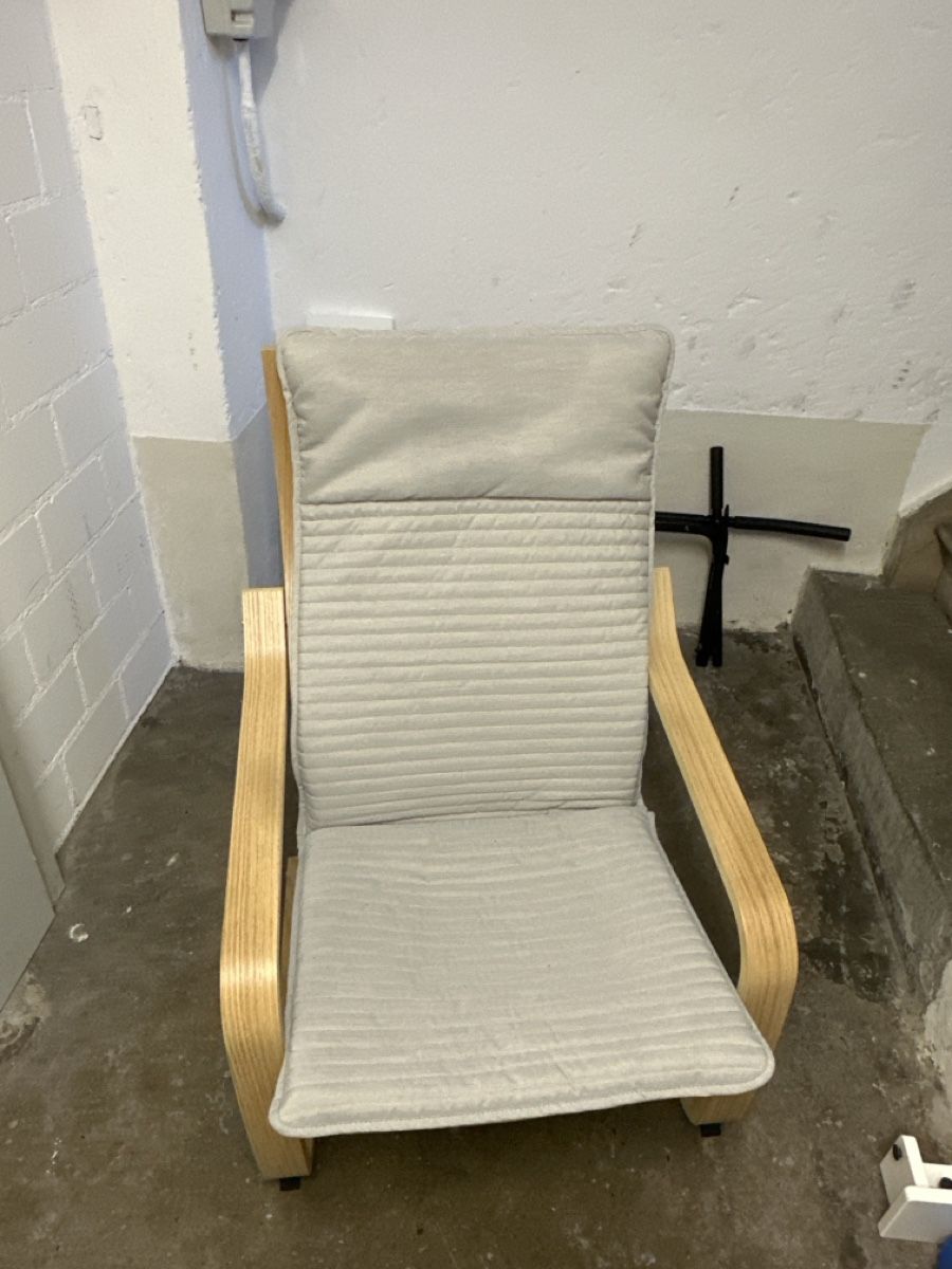 Ikea Poltrone: ikea Pöang Sessel Holz Hocker Stoff hellgrau mit Polsterung – Usato da Winterthur venduto da Estea20