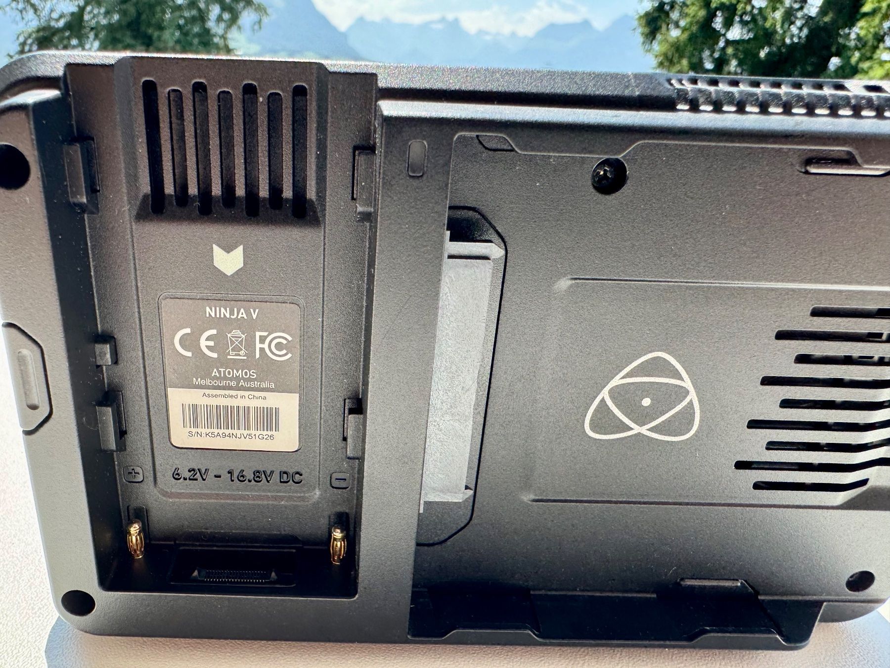 Atomos Aufnahmegeräte: Atomos Ninja V + 1TB SSD + 2 Akkus + Ladegerät – Gebraucht aus Schwyz von dgxspark 5