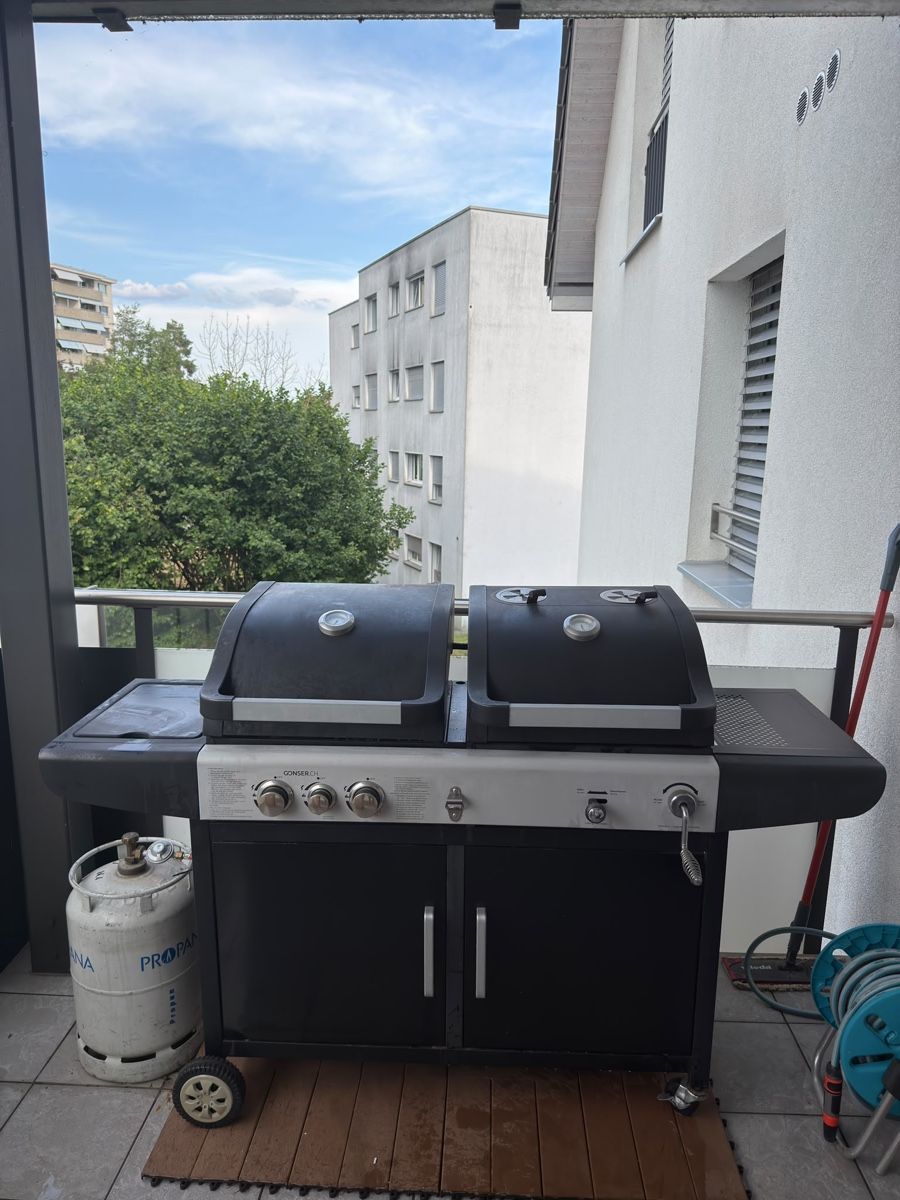 Griglie: Kombigrill Gas und Holzkohle BBQ – Usato da Niederglatt ZH venduto da Giusko