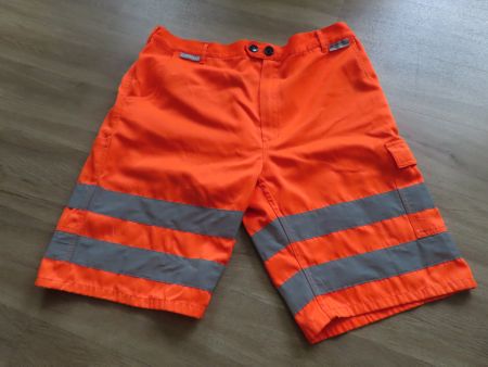 Arbeitshose Kurz mit Leuchtstreifen, Gebraucht, ab 1,00 Fr.