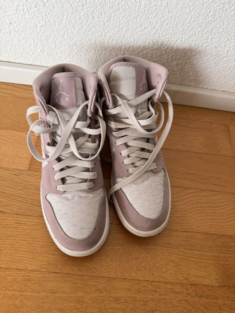Jordan Scarpe da donna: Nike Jordan 1 Mid Cherry Blossom – Nuovo (secondo la descrizione) da Luzern venduto da raquel.m 1