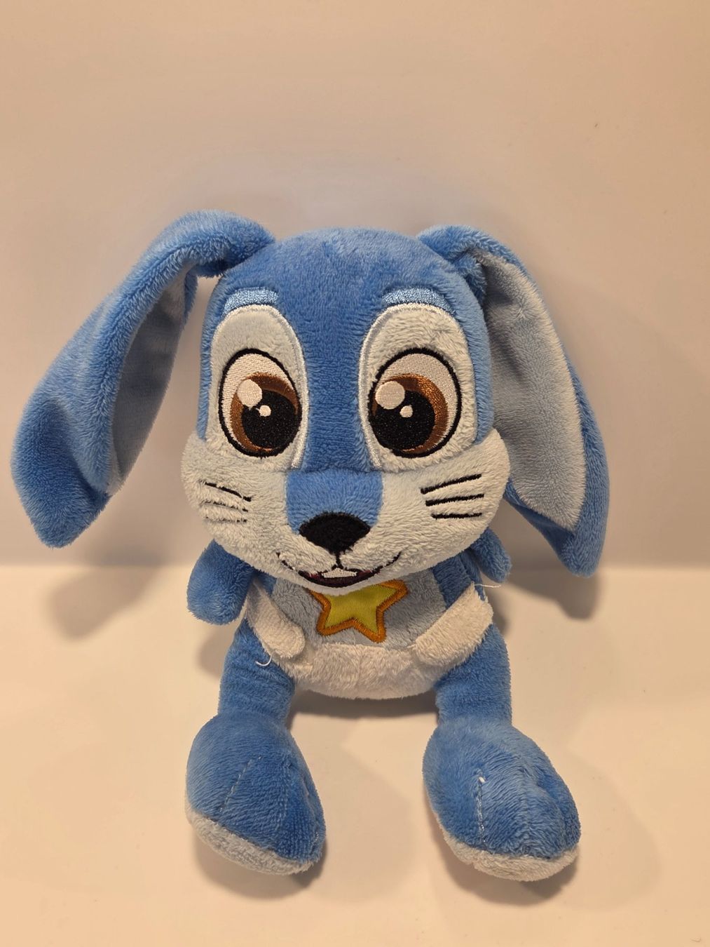 Jouets: Plüschtier Hase blau – D'occasion à Zürich par Lela-Mirela