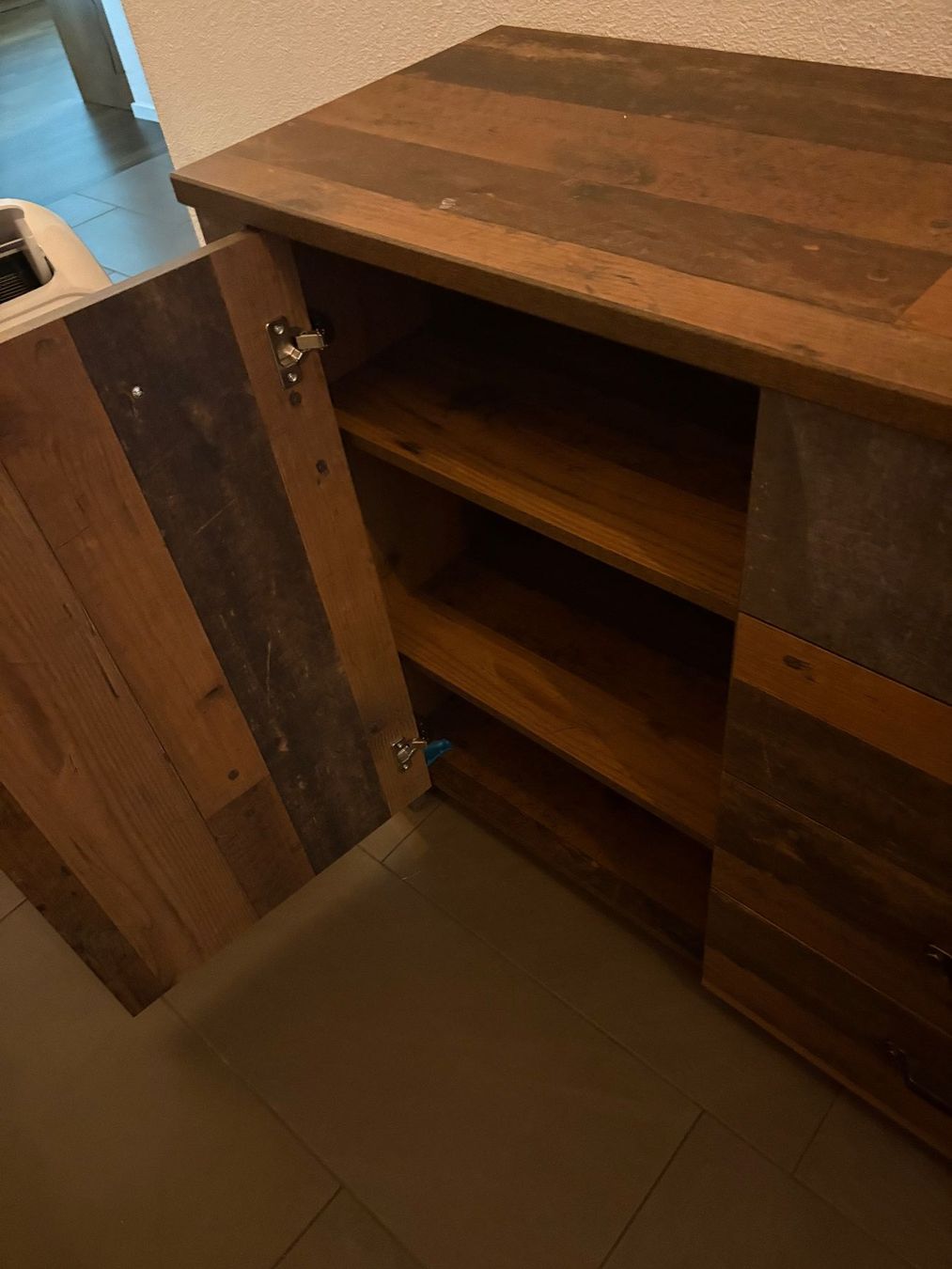 Cassettiere: Sideboard Holzoptik mit 4 Schubladen 2 Türen – Usato da Ehrendingen venduto da leoman18 2