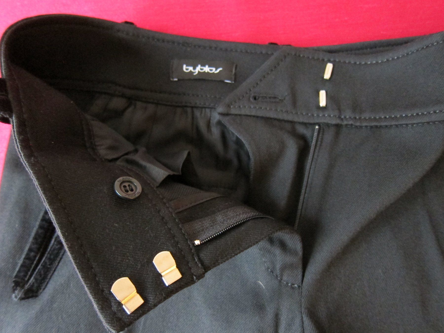 Pantaloni: Hose Byblos NEU! mit Samtstreifen – Nuovo (secondo la descrizione) da Zürich venduto da Italia58 2