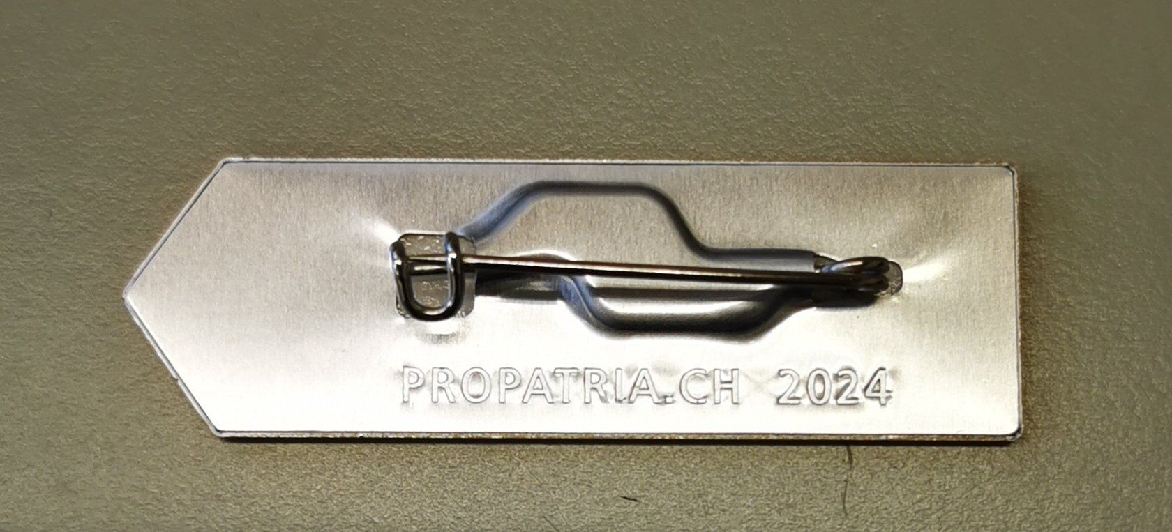 Plaketten & Abzeichen: 1. Augustabzeichen 2024 Pro Patria – Neu (gemäss Beschreibung) aus Wettingen von Alpinez 1