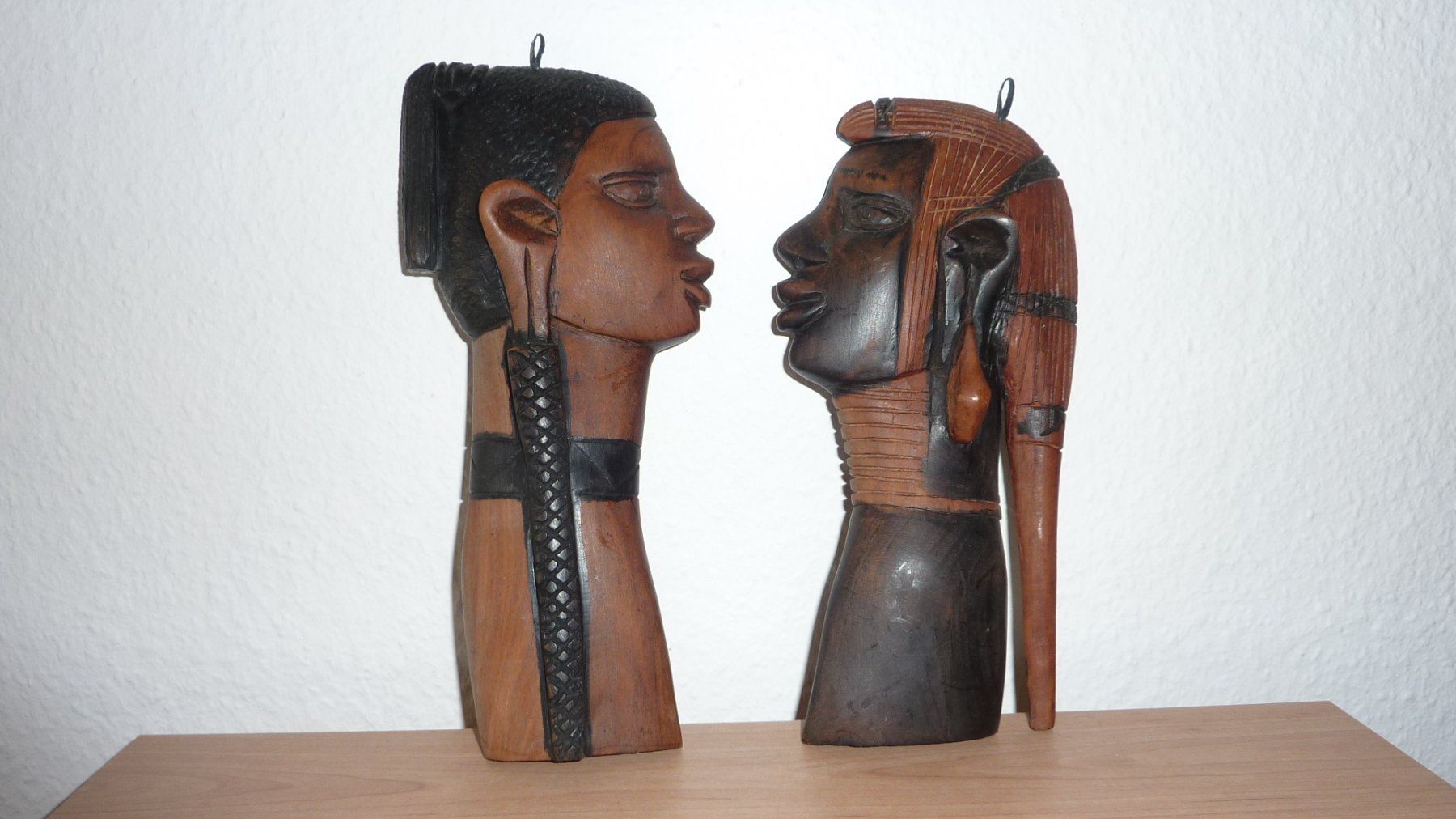 Figuren: 2 geschnitzte afrikanische figuren – Neu (gemäss Beschreibung) aus Füllinsdorf von pmarkus