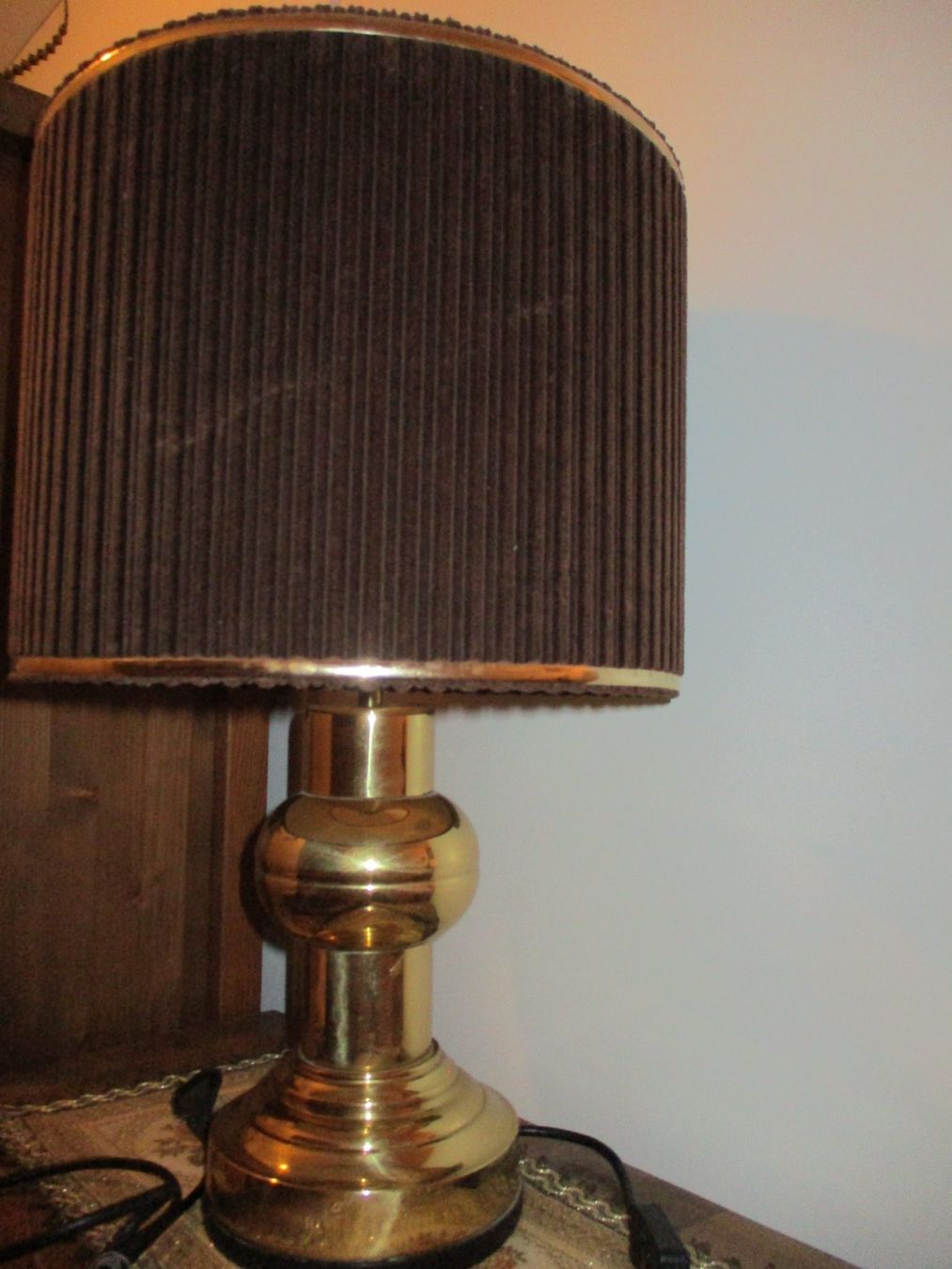 Lampade: Tischlampe mit plissierter Lampenschirm – Usato da Dietikon venduto da mad_7fpf 1