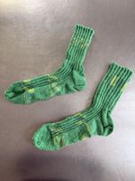 Handgestrickte Socken Grösse 40 grün gestreift neu