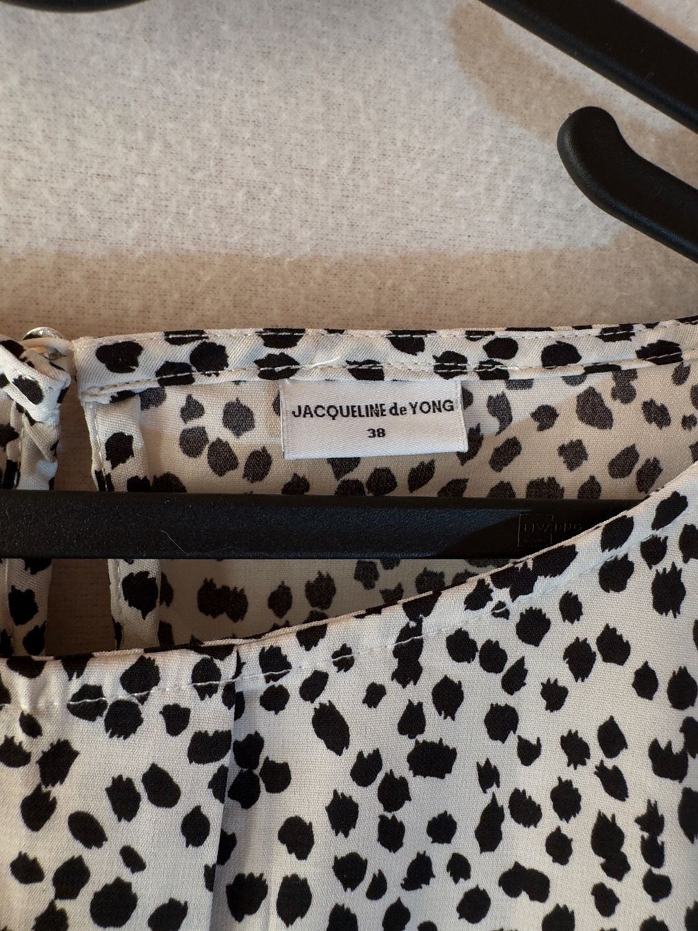 Blusen: Getippte Bluese von Jaqueline de Yong Gr. 38 – Gebraucht aus Grosswangen von second_hand_dress 5