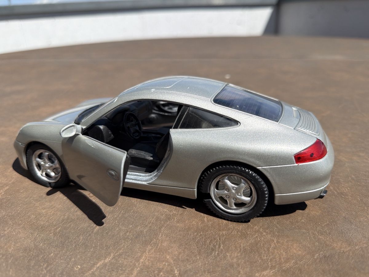 Solido Modellautos: Porsche 996 Carrera - 1/18 - Solido – Gebraucht aus Wolfwil von Rolex1 4