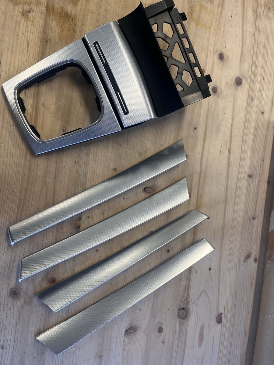 Audi Toutes les pièces auto: Garniture interne Audi A3/S3/Rs3 8P – D'occasion à Lausanne par kamikazy