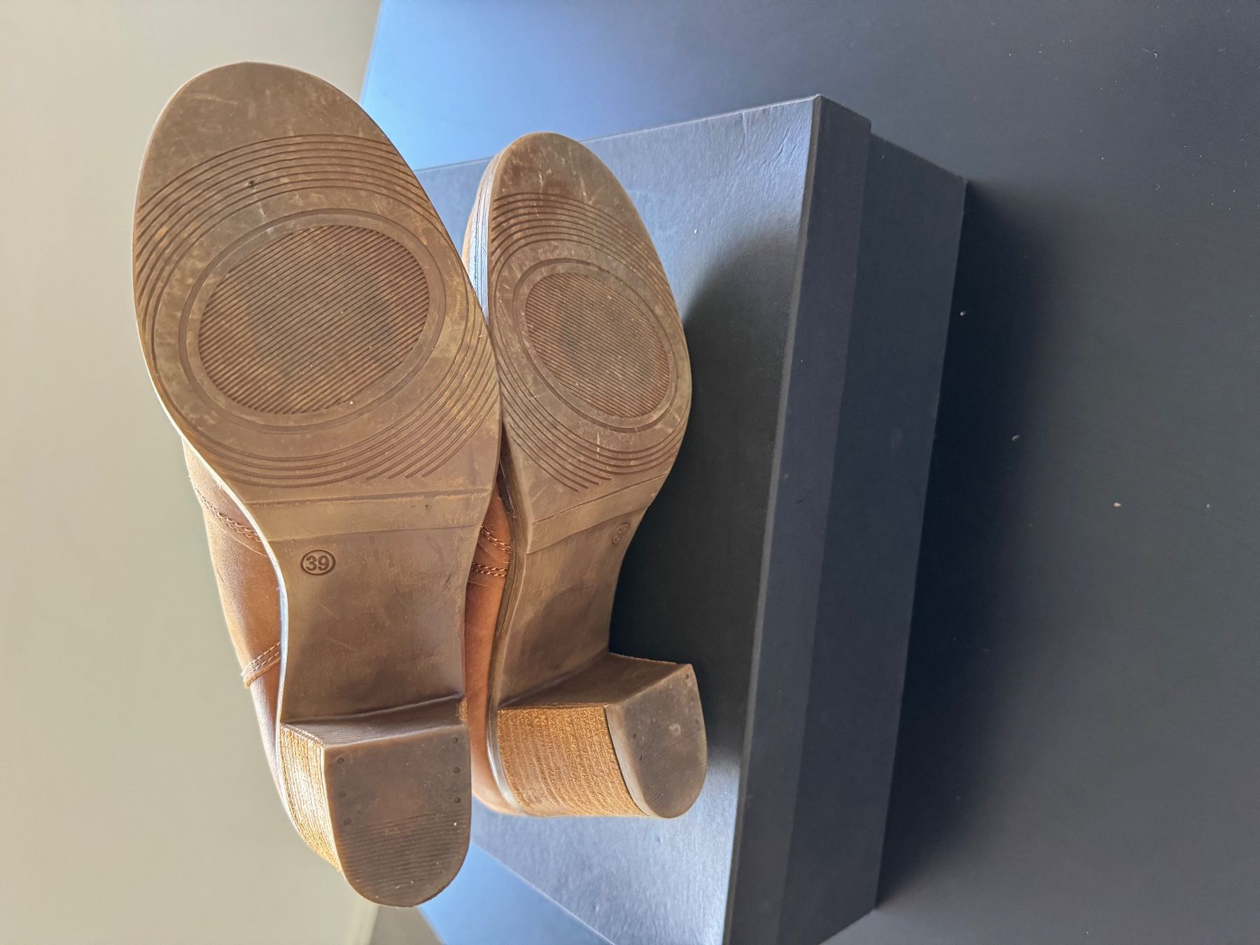 Scarpe da donna: Lederstiefel Gr. 39 camel wie Neu – Nuovo (secondo la descrizione) da Zürich venduto da Jen10 9