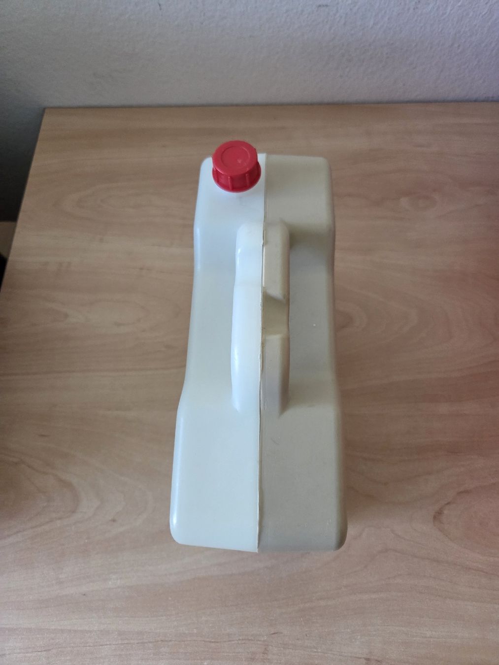 Mangimi: Hundefutter und Wasser Kanister Petbox  – Usato da Winterthur venduto da katzen07 2