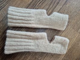 Handknitted 100% wool offwhite yoga socks