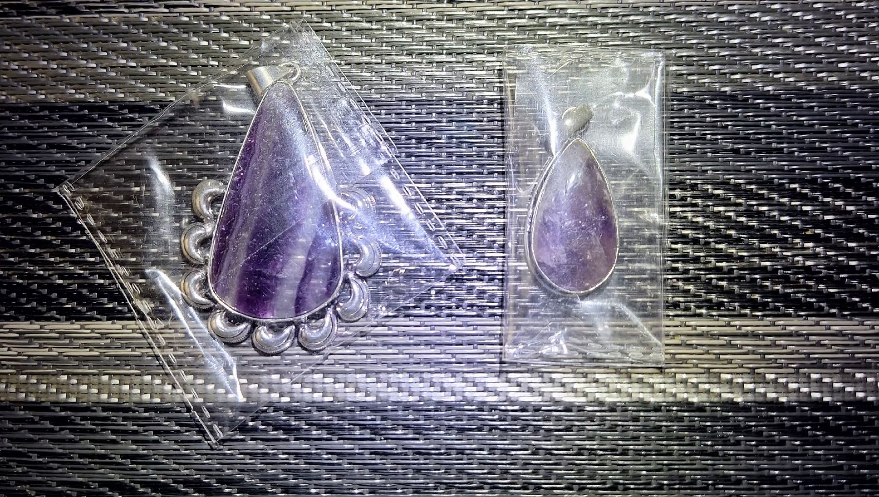 Ciondoli: a vendre pendentif  – Nuovo e nell'imballaggio originale da Estavayer-le-Lac venduto da dor_q6y8