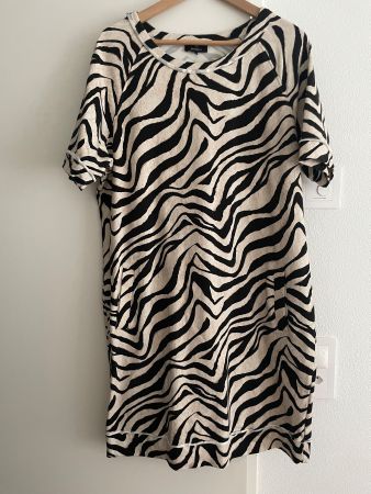 Tolles Kleid von Monari, ungetragen