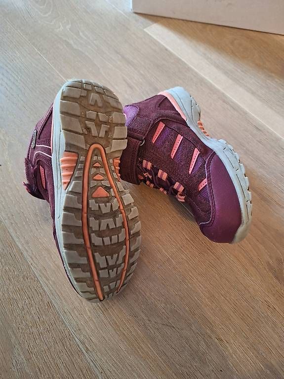 Schuhe für Mädchen: Chaussures de marche taille 32 – Gebraucht aus Chéserex von aux_p86n 2