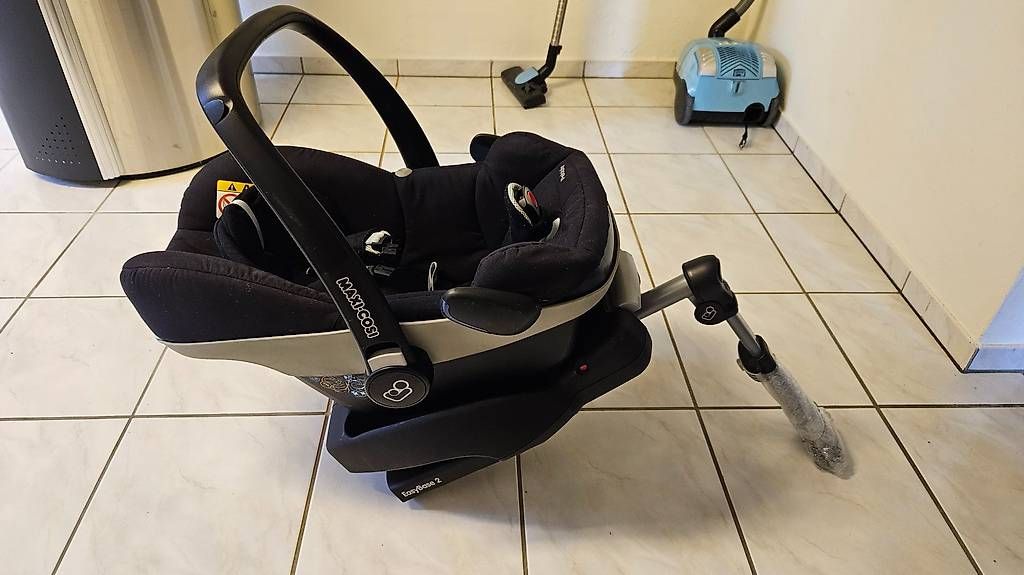 Seggiolini per auto: Maxi Cosi Pebble inkl. EasyBase2 – Usato da Hasle b. Burgdorf venduto da adiontour