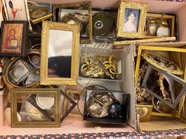 Antike Puppenstuben-Dekoration – grosse Sammlung in Kiste