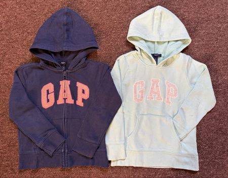 2 GAP Kinder Hoodies einer Reissverschluss, Grösse 6/ca.122