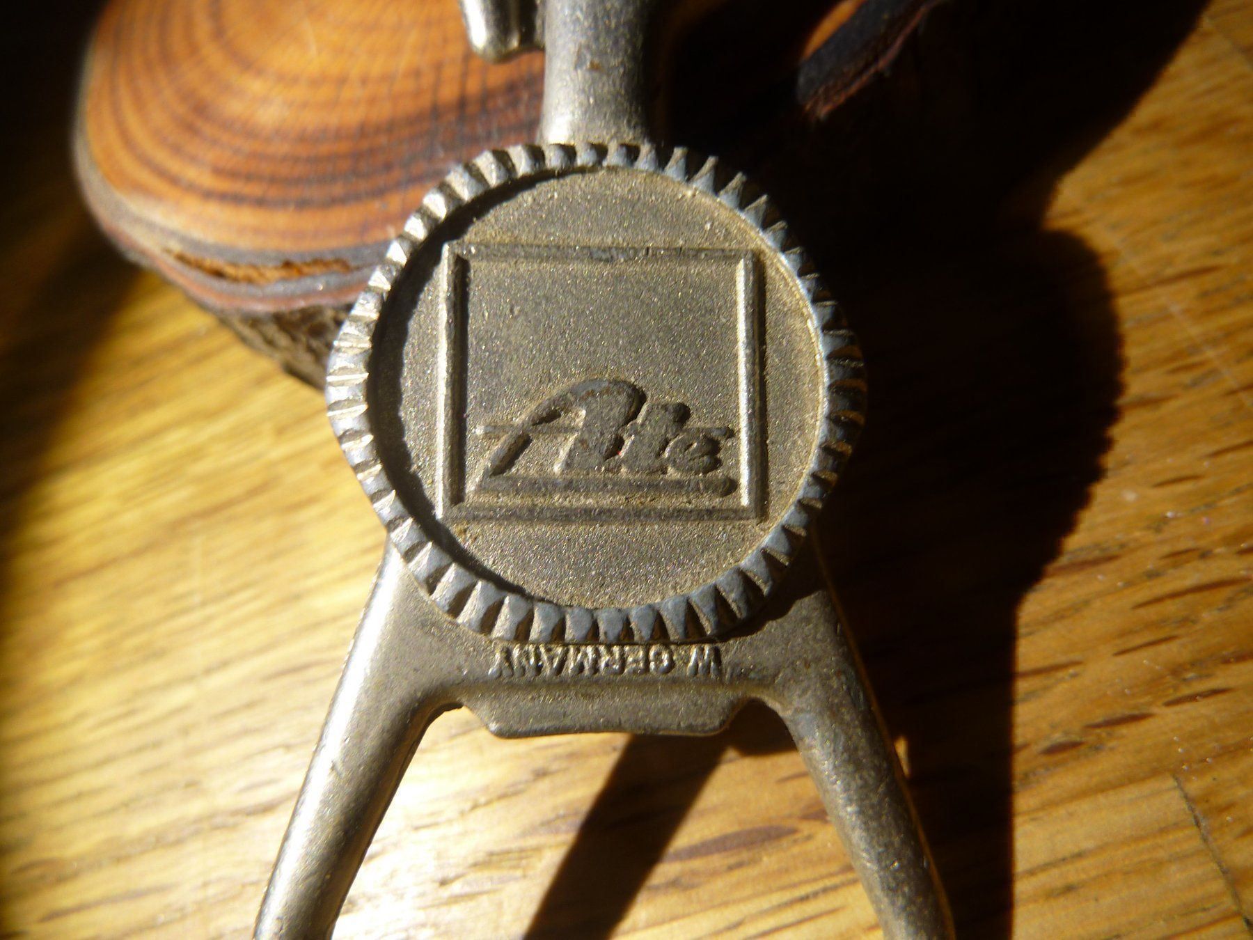 Kletterausrüstungen: Ate Schlüsselanh. Karabiner Flaschenö. – Gebraucht aus Hochfelden von swissice 1