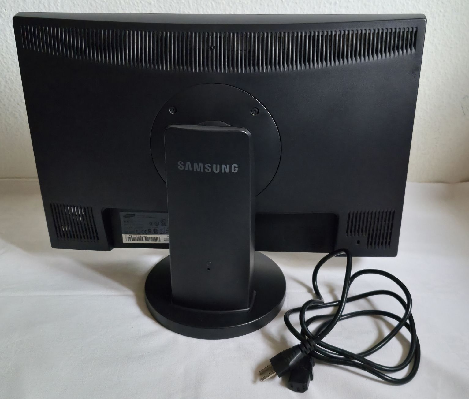 Samsung Monitor: Samsung SyncMaster 2243BW 22″ Widescreen-LCD-Bildschirm – Usato da Birsfelden venduto da Hunter_75 2