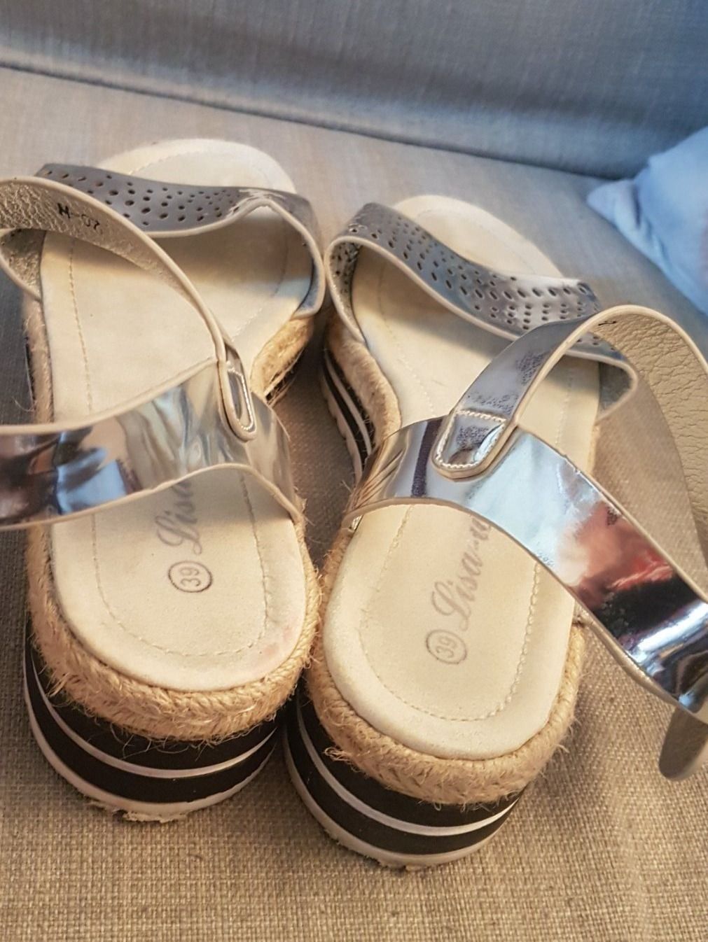 Scarpe da donna: Silberne Sandalen – Usato da Oberengstringen venduto da Asteroid56 6