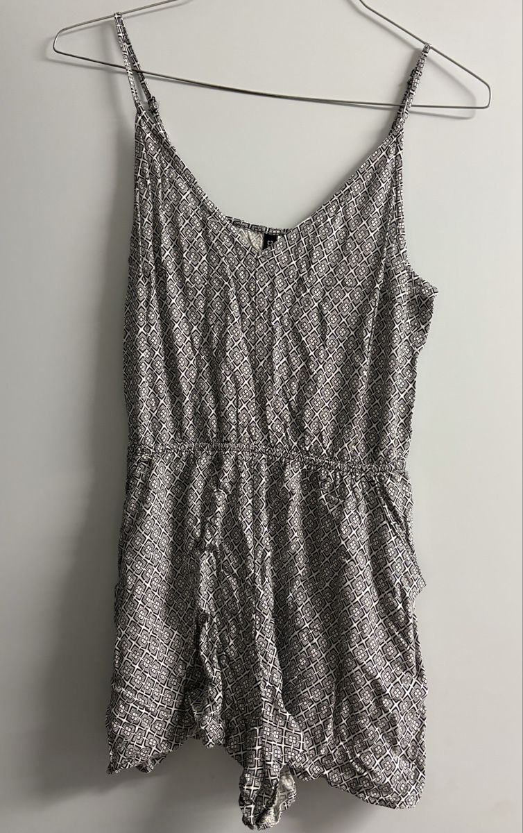 H&M Tute: Sommerlicher Jumpsuit mit Muster – Usato da Embrach venduto da ale_v5qn