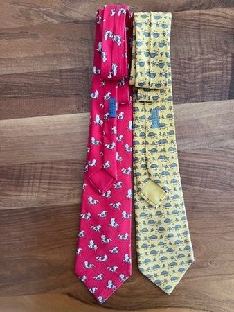 Lot de 2 cravattes HERMES 100% soie