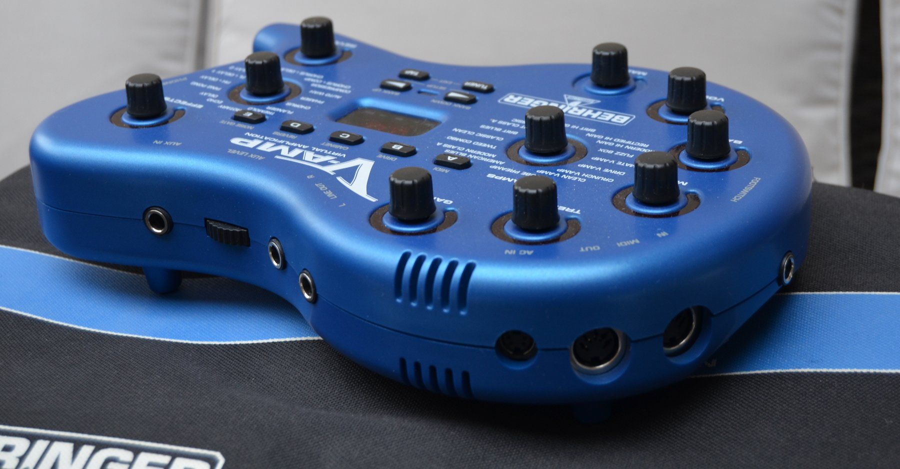 Behringer Strumenti musicali: Behringer V-AMP 2 Gitarreneffekt /effet de guitare processor – Usato da Collonges venduto da arashee 6