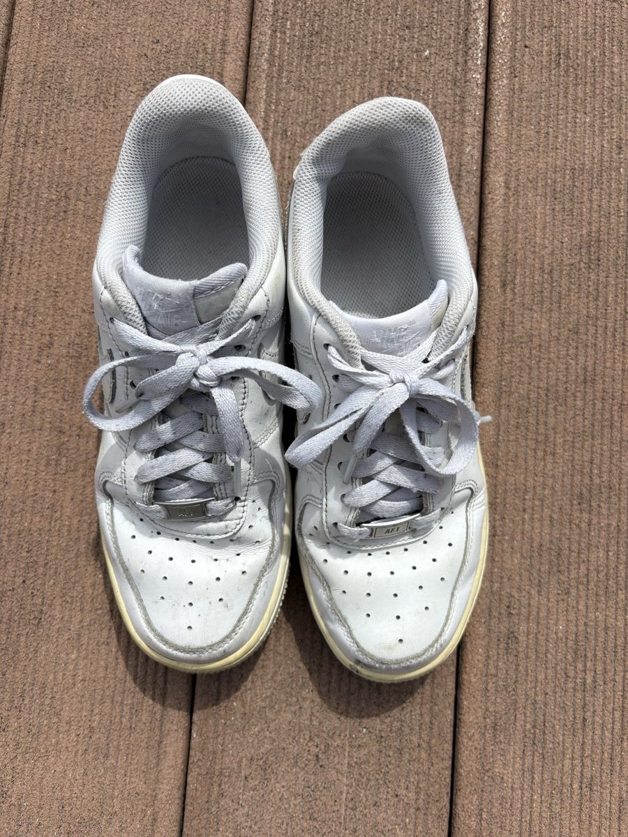 Nike Scarpe da uomo: Nike Air Force 1 weiss, Grösse 38.5 – Usato da Dallenwil venduto da ami_72w6 4