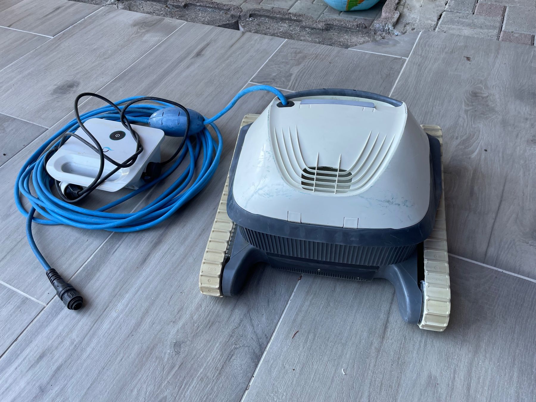 Dolphin Accessoires de piscine: Gebrauchter Poolroboter Maytronic Dolphin E10 – D'occasion à wila par steven22 2