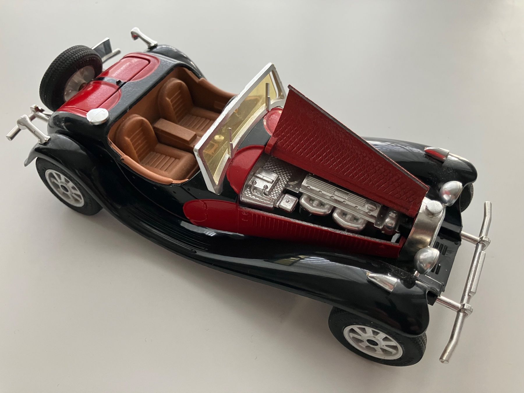 Bugatti Modellini d'auto: Bugatti 55 Roadster Modellauto schwarz/rot – Usato da Zürich venduto da Kue_Zuerich 3