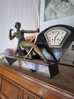 BUFFETUHR FRAU MIT PFEILBOGEN