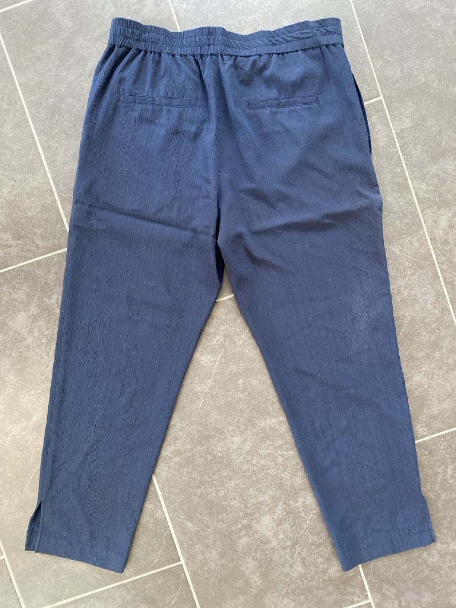 Esprit Pantaloni: Esprit Sommerhose blau 38 – Usato da Seuzach venduto da freiheiten 4