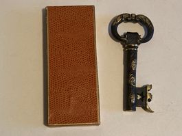 Korkenzieher als Schlüssel mit Original-Schachtel