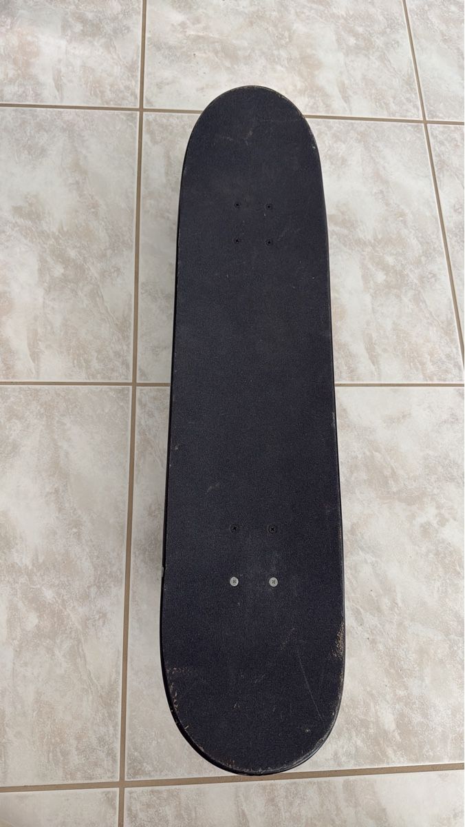 Skateboards: Skateboard Deck schwarz gebraucht – Usato da Eglisau venduto da zeinab_e77