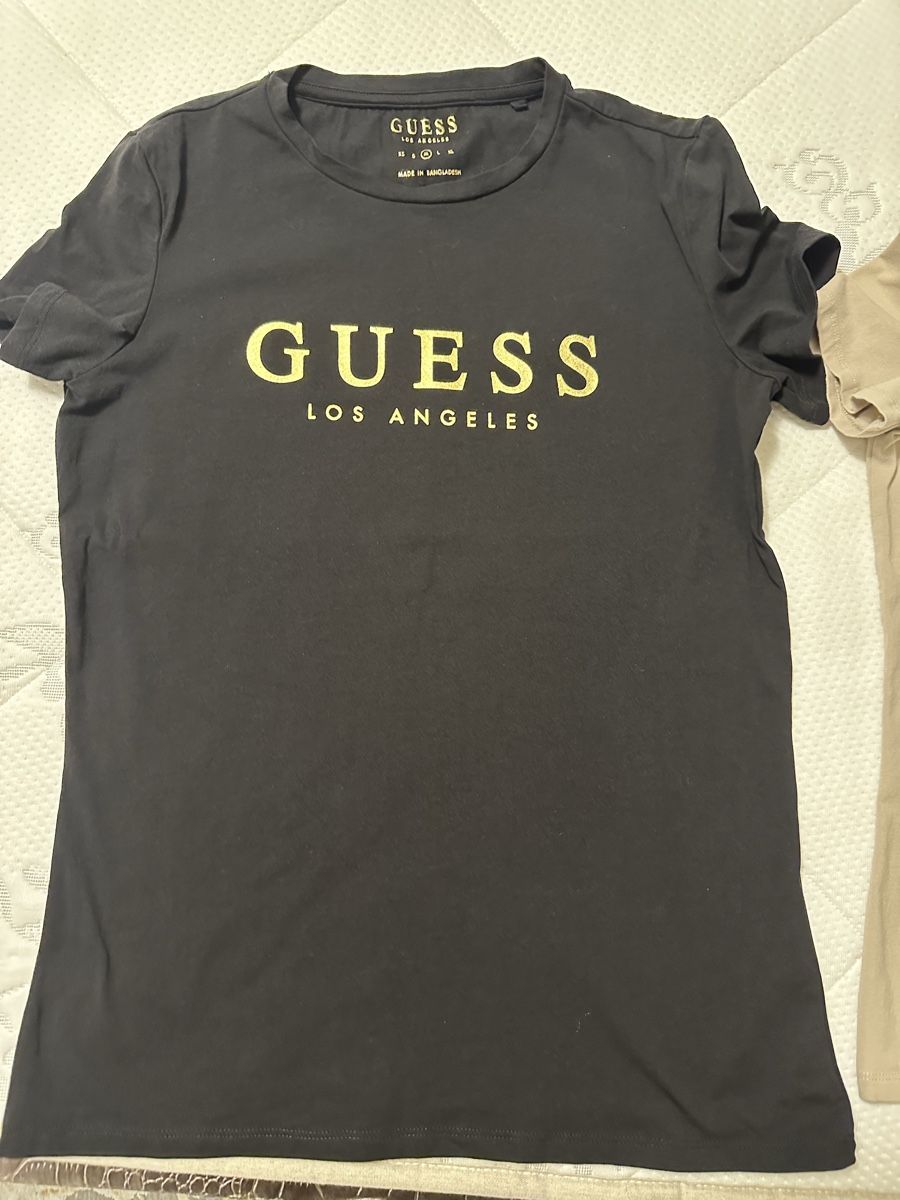Guess T-Shirts: 2 stk.Guess T-Shirt Gr:M – Neu (gemäss Beschreibung) aus Sevelen von Stopglobal. 1