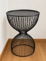 Schwarzer Beistelltisch aus Metall