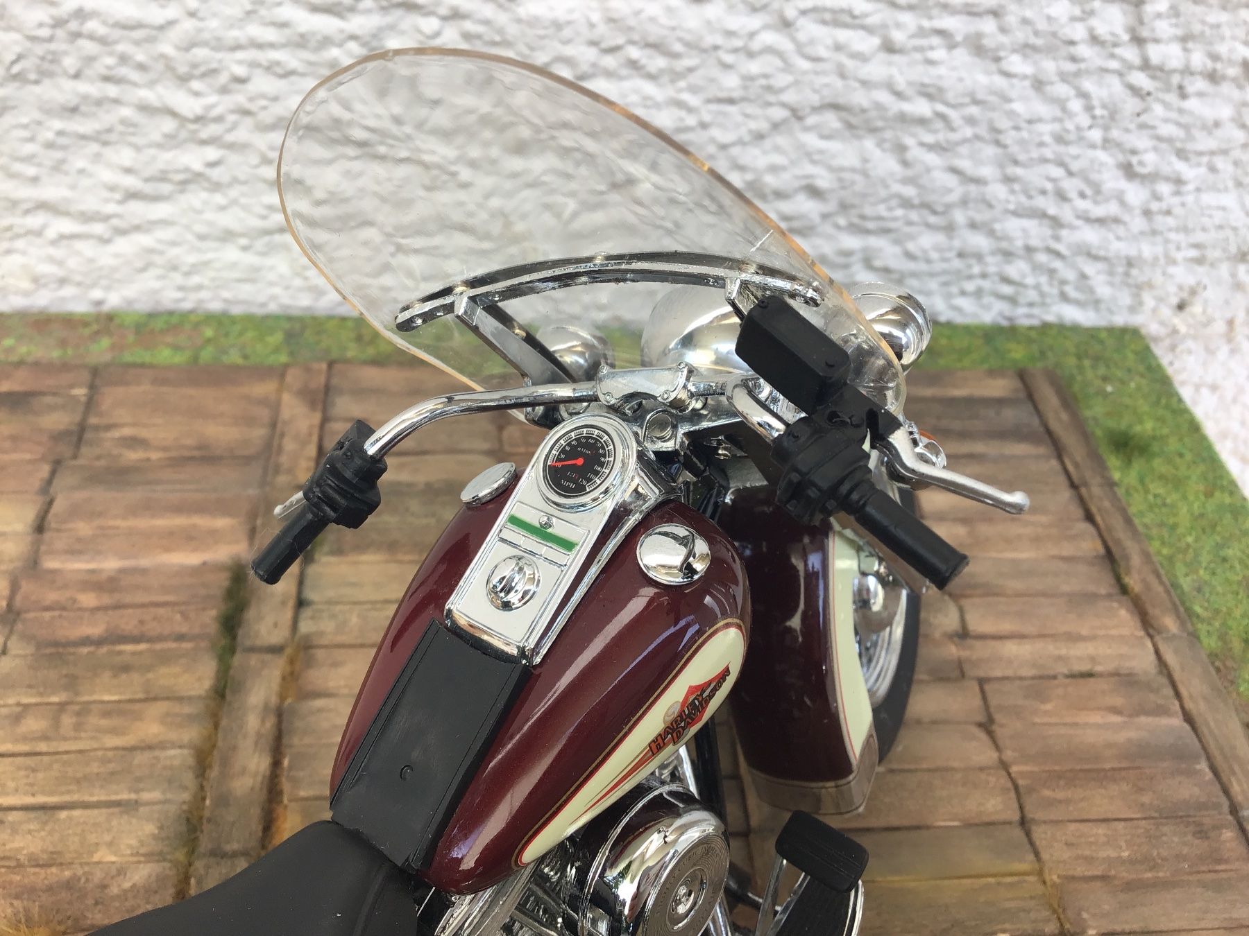 Franklin Mint Kit di modellismo & Modellini statici: Harley Davidson Heritage Softail, Massstab 1:10 – Nuovo e nell'imballaggio originale da Männedorf venduto da Modell-Spezialisten 2