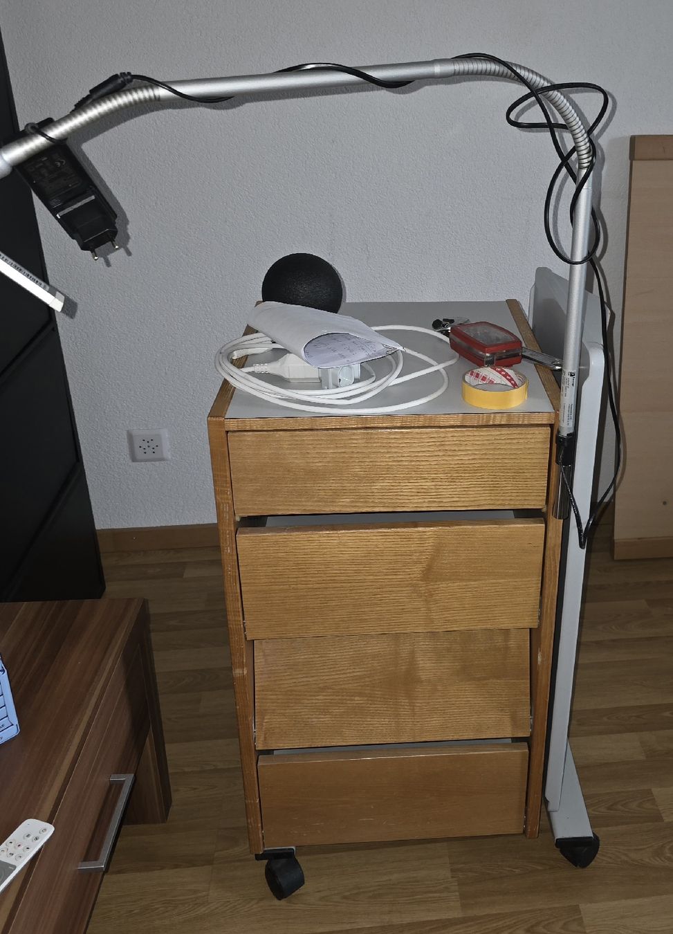 Korpus: commode avec lampe et table – Gebraucht aus Biel/Bienne von sicilia72