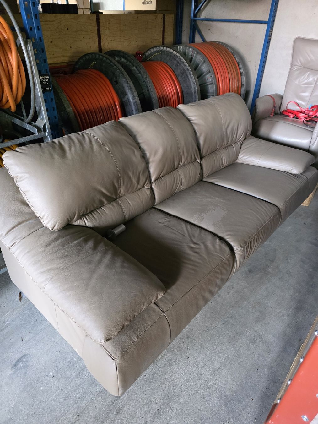 Sofas: Sofa leder - gut erhalten – Gebraucht aus Matzingen von mhind