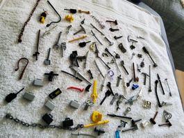 Lego viele Werkzeuge und Lego Waffen