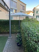 Sonnenschirm mit Sockel