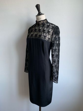 AKRIS: Elegantes, festliches, schwarzes Kleid mit Spitze, 40